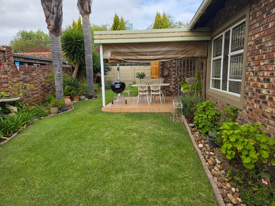 2 Bedroom Property for Sale in Langenhovenpark Free State
